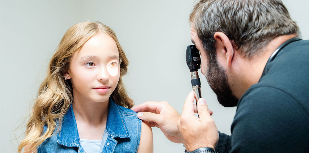 caldera-family-medicine-mission provider with patient at primary care clinic